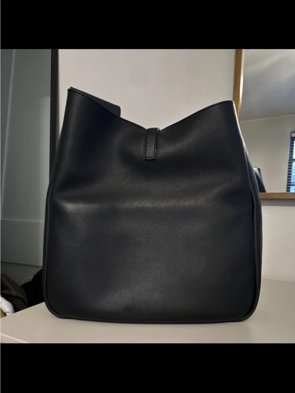 Saint Laurent Black Le 5 à 7 Hobo Bag /Large